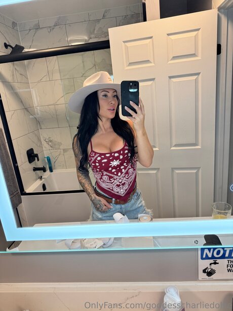 Nagie wyciekłe zdjęcie OnlyFans od Goddesscharliedollie