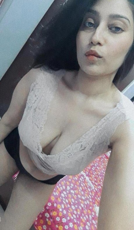 Nagie wyciekłe zdjęcie OnlyFans od Farihapriyam