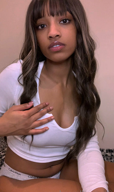 Nagie wyciekłe zdjęcie OnlyFans od Carebearelle
