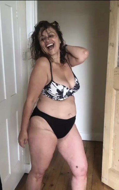 Nagie wyciekłe zdjęcie OnlyFans od Nadia Sawalha