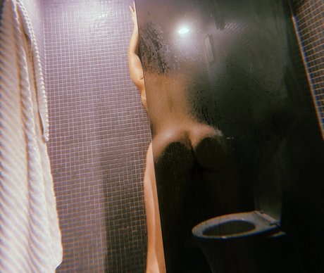 Nagie wyciekłe zdjęcie OnlyFans od Lauren Bonner