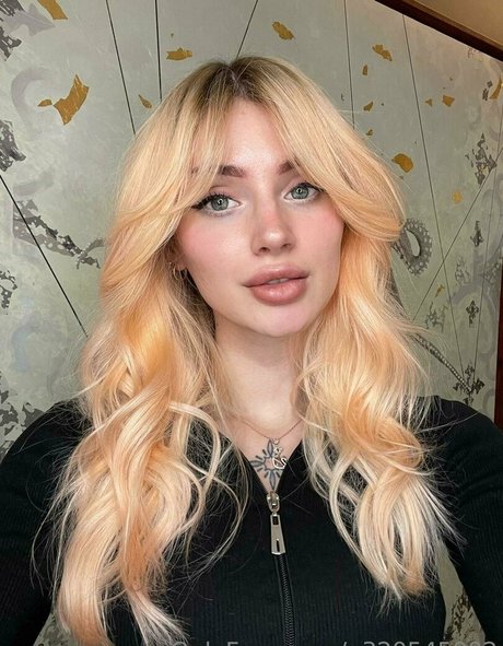 Nagie wyciekłe zdjęcie OnlyFans od Dinnyonly
