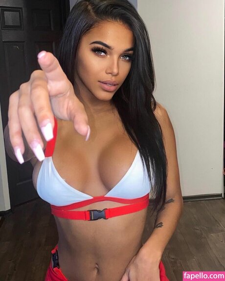 Nagie wyciekłe zdjęcie OnlyFans od Sydney Thompson