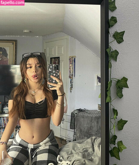 Nagie wyciekłe zdjęcie OnlyFans od Yessseeeniiaa