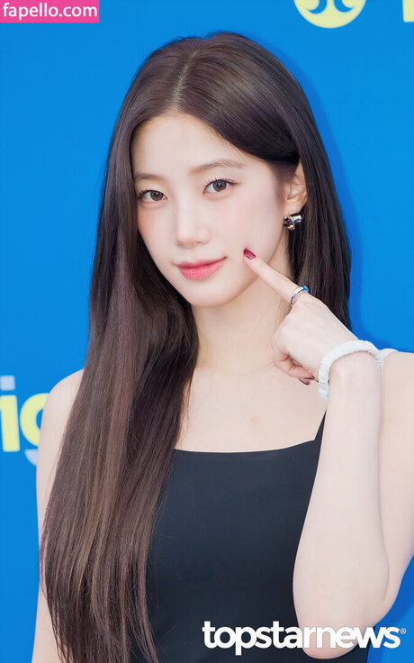 Kazuha Nakamura 中村 一葉