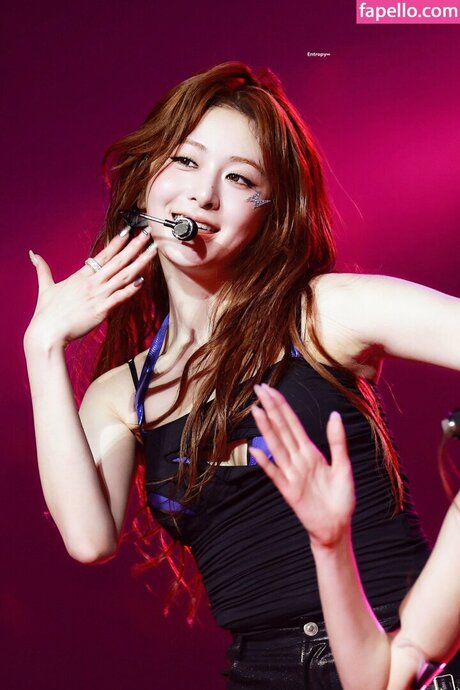 Nagie wyciekłe zdjęcie OnlyFans od Huh Yunjin 