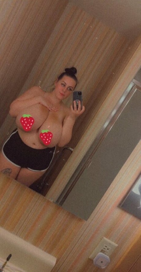 Nagie wyciekłe zdjęcie OnlyFans od Lucy June