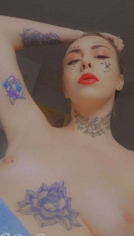 Nagie wyciekłe zdjęcie OnlyFans od Skyeserenity