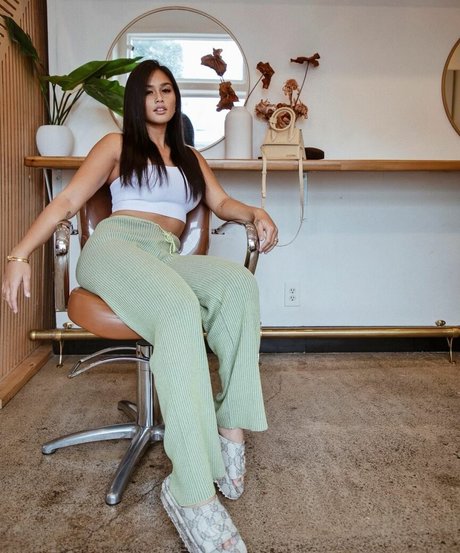 Nagie wyciekłe zdjęcie OnlyFans od Alessa Holloway