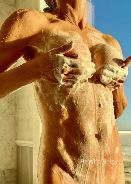Nagie wyciekłe zdjęcie OnlyFans od Fit Wife Haley