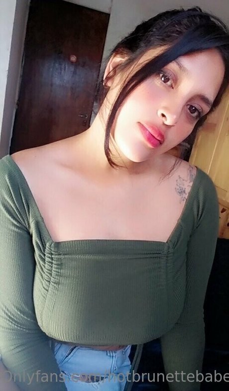 Hotbrunettebabe