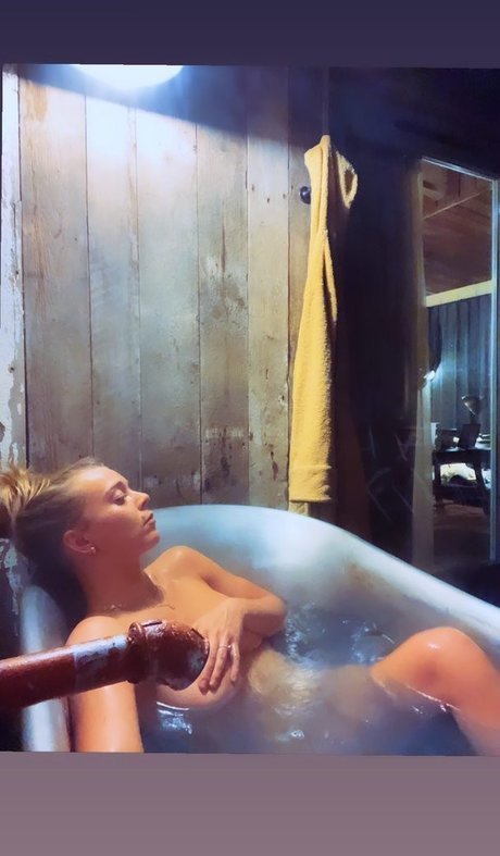 Nagie wyciekłe zdjęcie OnlyFans od Becky Hill