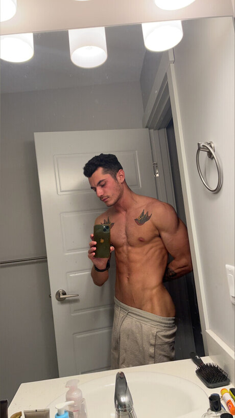 Nagie wyciekłe zdjęcie OnlyFans od Tyler Hyundai