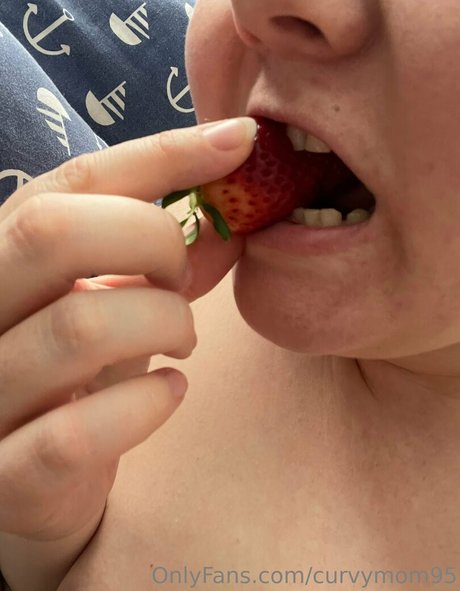 Nagie wyciekłe zdjęcie OnlyFans od Curvymom95