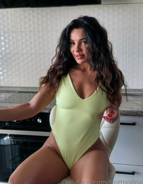 Nagie wyciekłe zdjęcie OnlyFans od Hottpolina