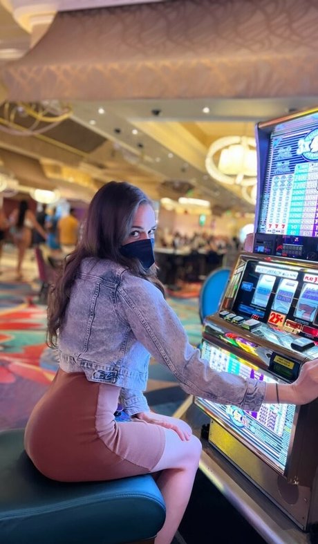 Nagie wyciekłe zdjęcie OnlyFans od Colleen Ballinger
