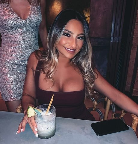 Nagie wyciekłe zdjęcie OnlyFans od Lizzy Decologero