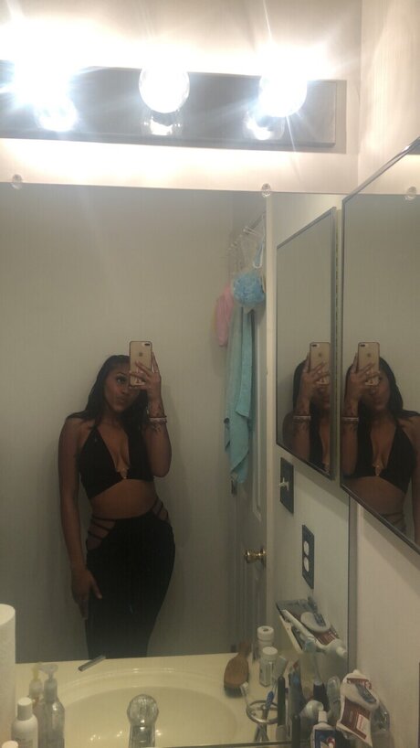 Nagie wyciekłe zdjęcie OnlyFans od Jayla Hall