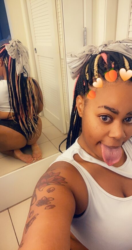 Nagie wyciekłe zdjęcie OnlyFans od Lightskincutie