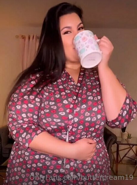 Nagie wyciekłe zdjęcie OnlyFans od Buttercream19