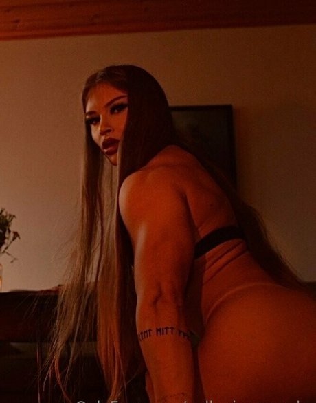 Nagie wyciekłe zdjęcie OnlyFans od Valkyrianmuscle