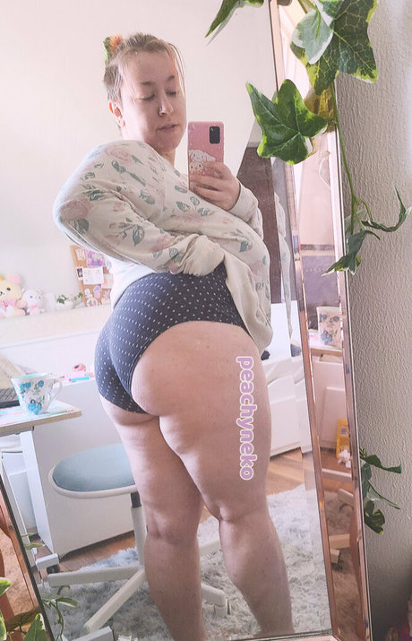 Nagie wyciekłe zdjęcie OnlyFans od Peachyneko