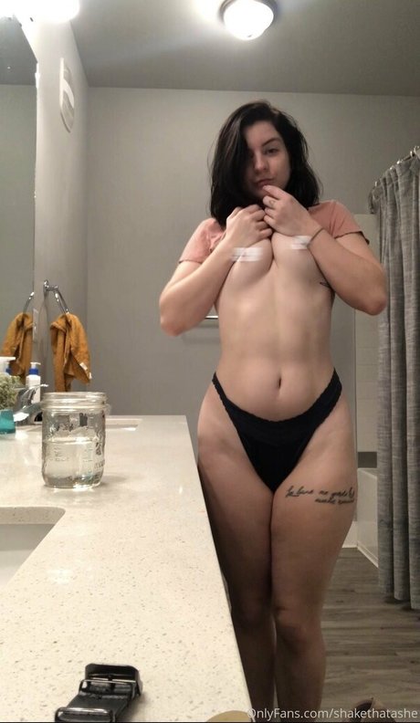 Nagie wyciekłe zdjęcie OnlyFans od Shakethatashe