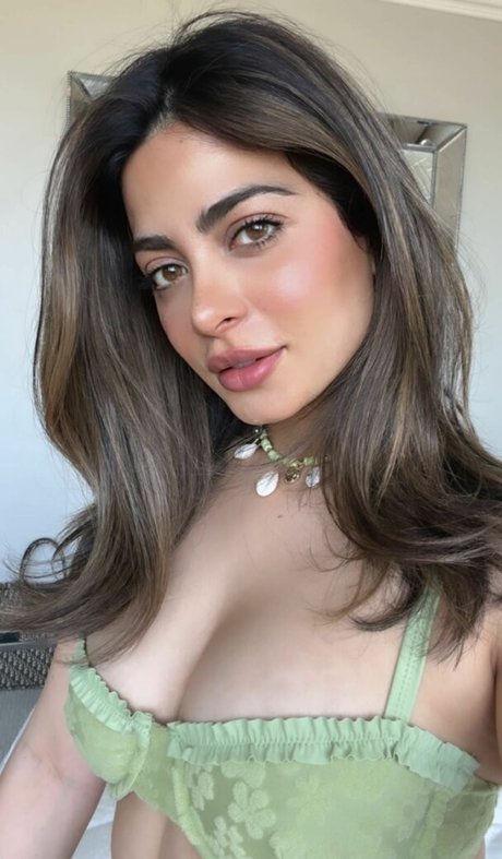 Nagie wyciekłe zdjęcie OnlyFans od Emeraude Toubia