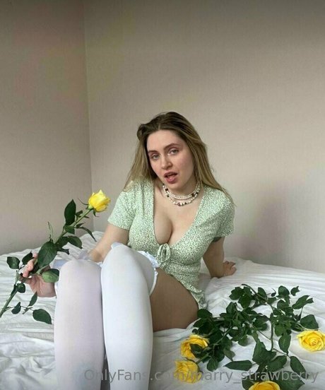 Nagie wyciekłe zdjęcie OnlyFans od Marrystrawberry