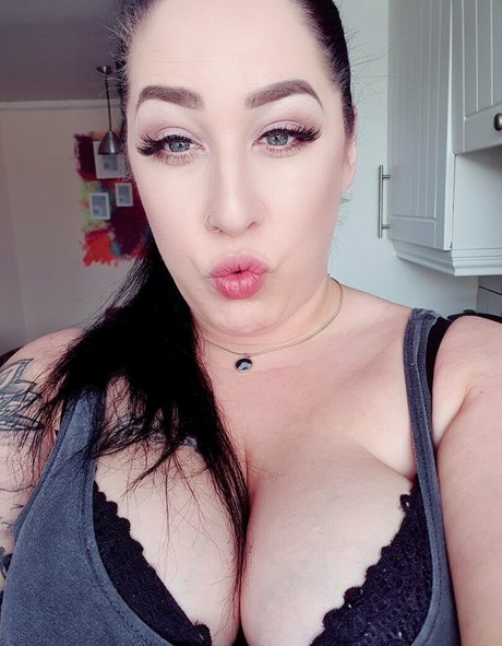 Nagie wyciekłe zdjęcie OnlyFans od Creammyholes