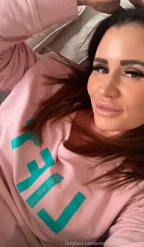 Britishbustybrunettemilf