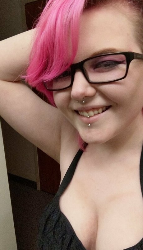 Nagie wyciekłe zdjęcie OnlyFans od Emopink69