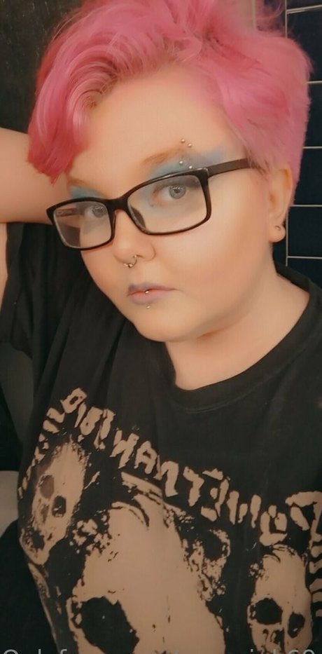 Nagie wyciekłe zdjęcie OnlyFans od Emopink69