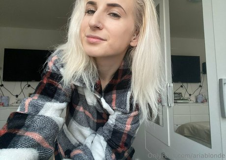 Nagie wyciekłe zdjęcie OnlyFans od Ariablonde