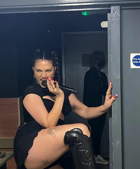 Nagie wyciekłe zdjęcie OnlyFans od Mae Muller
