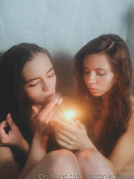 Nagie wyciekłe zdjęcie OnlyFans od Petitenikolefree