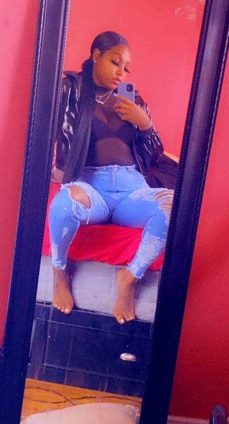 Nagie wyciekłe zdjęcie OnlyFans od Yeaaaraee