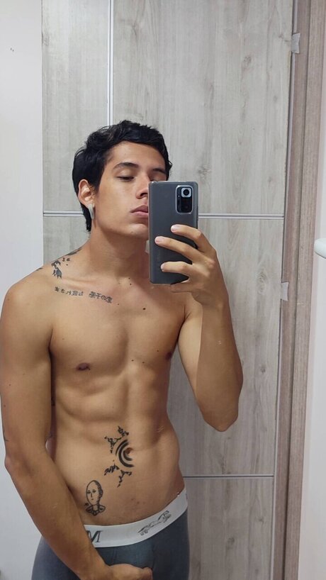 Nagie wyciekłe zdjęcie OnlyFans od Chirox