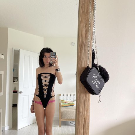 Nagie wyciekłe zdjęcie OnlyFans od Anne Frank