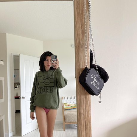Nagie wyciekłe zdjęcie OnlyFans od Anne Frank
