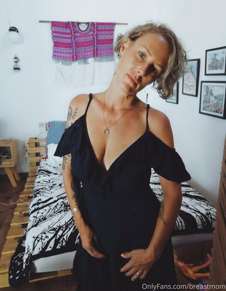 Nagie wyciekłe zdjęcie OnlyFans od Breastmom
