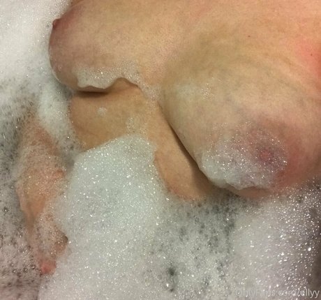 Nagie wyciekłe zdjęcie OnlyFans od Ellyy