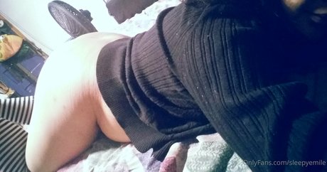 Nagie wyciekłe zdjęcie OnlyFans od Sleepyemile
