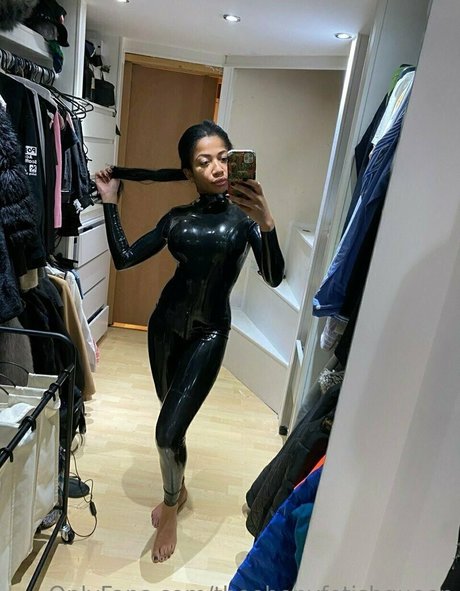 Nagie wyciekłe zdjęcie OnlyFans od Theebonyfetishqueen
