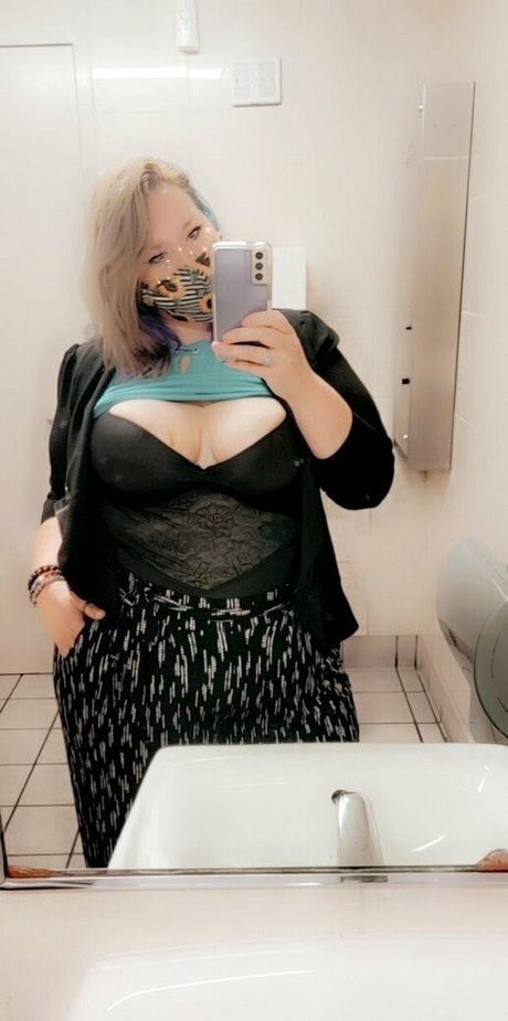 Nagie wyciekłe zdjęcie OnlyFans od Princesspeachrings