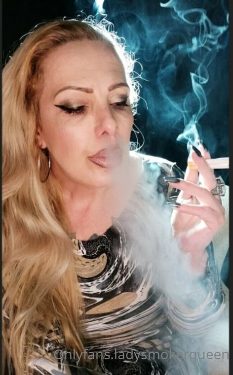 Lady.smoker.queen