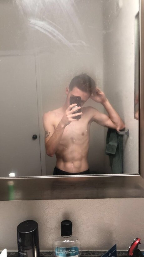 Nagie wyciekłe zdjęcie OnlyFans od Trent