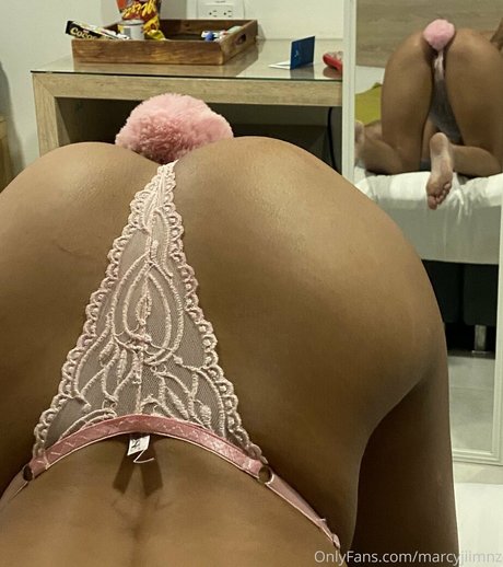 Nagie wyciekłe zdjęcie OnlyFans od Marcyjiimnz