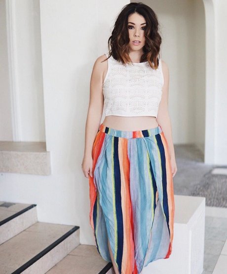 Jillian Rose Reed