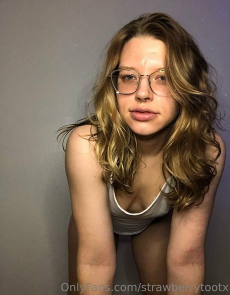 Nagie wyciekłe zdjęcie OnlyFans od Strawberrytootx